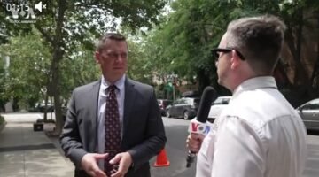 “А мені начхати!”, – російські емігранти в США відповідають на питання про своє ставлення до війни журналісту “Голосу Америки”.