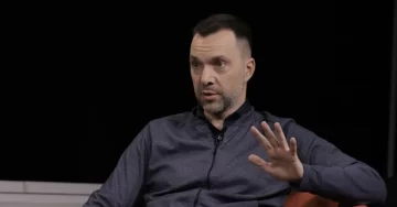 Після повернення до України Арестович має бути арештованим, – нардеп Дунда