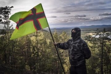 У серці Карелії, у столиці Ухтинської республіки, був народжений національний прапор, який зійшов з-під пензля відомого фінсько-шведського художника Акселі Галлен-Каллела