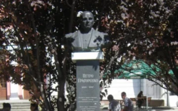 В Симферополе оккупанты снесли памятник генералу Григоренко, поддерживавшему крымских татар