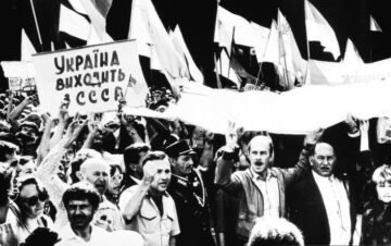 33 года назад начался распад СССР. Почему тогда империя выжила