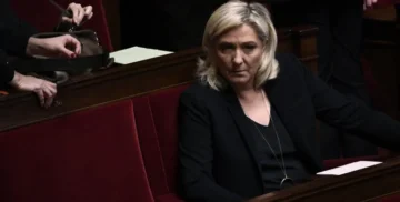 До 10 років тюрми: “подружка Путіна” Ле Пен постала перед судом за розтрату коштів ЄС