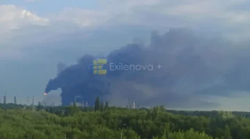 В окупованому РФ Башкортостані після атаки дронів палає НПЗ “Газпрому”